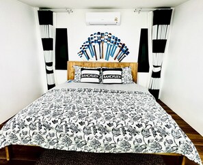 Basic Double Room, 1 King Bed, Air conditioning | Free WiFi, bed sheets - Hello Banchuen Beach (Khlong Yai)