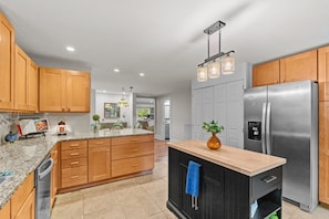 Fridge, microwave, oven, stovetop - Slice of Southern Heaven! Charming 3-bedroom 2.5 bath Cottage - Downtown SoPines (Southern Pines)
