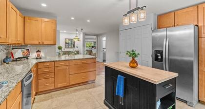 Slice of Southern Heaven! Charming 3-bedroom 2.5 bath Cottage - Downtown SoPines