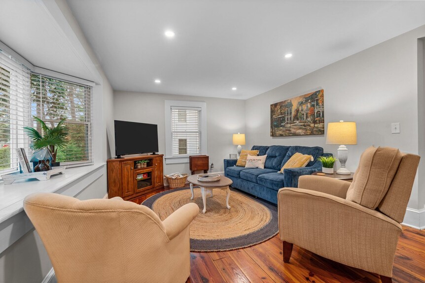 Slice Of Southern Heaven! Charming 3-bedroom 2.5 Bath Cottage - Downtown Sopines - Whispering Pines, NC