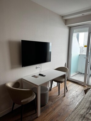 Desk, laptop workspace, free WiFi - Luxury apartments with sea view (Batumi)