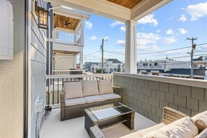 Property grounds - 5 BR Townhome, Parking, Elevator (Margate City)