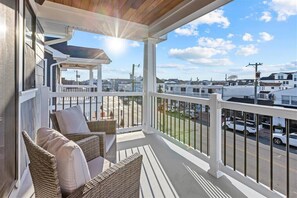 Property grounds - 5 BR Townhome, Parking, Elevator (Margate City)