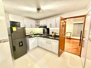 Fridge, microwave, oven, coffee/tea maker
