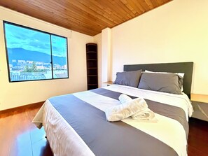 8 habitaciones, tabla de planchar con plancha y wifi gratis