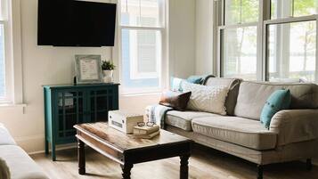 Smart TV, table tennis