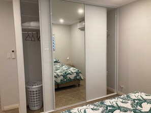 1 dormitorio, escritorio, tabla de planchar con plancha y wifi gratis