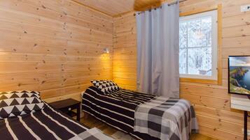 2 makuuhuonetta, työpöytä, vauvan matkasänky, internet