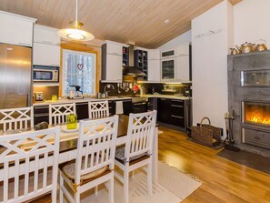 Fridge, microwave, dishwasher, cookware/dishes/utensils