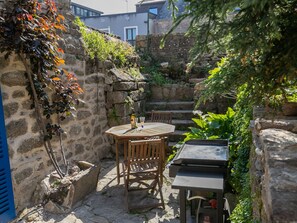 تناول الطعام بالخارج