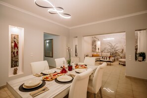 Dining - Villa Ellania. 3-bedroom luxury Villa in Zakinthos with private pool and BBQ (Zakinthos)