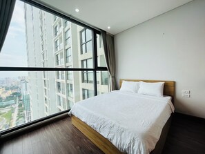 Basic Double Room, Balcony, City View | Free WiFi - Sunrise Majestic - Vinhomes Skylake (Hanoi)
