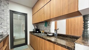 Basic Double Room, Balcony, City View - Sunrise Majestic - Vinhomes Skylake (Hanoi)