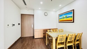 Basic Double Room, Balcony, City View - Sunrise Majestic - Vinhomes Skylake (Hanoi)