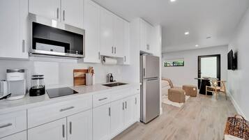 Coffee/tea maker, fridge, microwave, oven