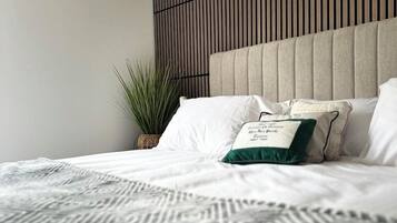 1 slaapkamer, een strijkplank/strijkijzer, gratis wifi, beddengoed