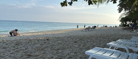 Am Strand, LiegestĂŒhle, StrandtĂŒcher