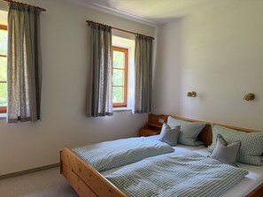 1 多间卧室、床单