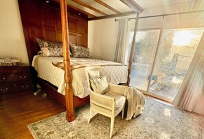 4 bedrooms, desk, free WiFi, bed sheets