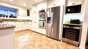 Fridge, microwave, oven, stovetop - Santa Clarita Pool Home with a View, Centrally Located, Live-In Ready, One Story (Santa Clarita)