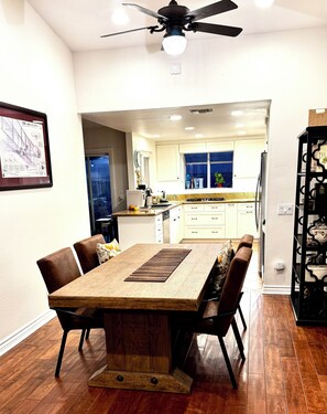 Dining - Santa Clarita Pool Home with a View, Centrally Located, Live-In Ready, One Story (Santa Clarita)