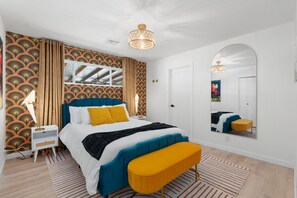 4 bedrooms, iron/ironing board, free WiFi, bed sheets - Luxury Gatsby Hideaway - Heated Pool, Hot Tub, Game Room, Fire Pit Near Old Town (Scottsdale)