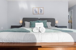 3 bedrooms, iron/ironing board, WiFi, bed sheets