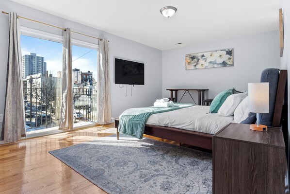 3 bedrooms, iron/ironing board, WiFi, bed sheets