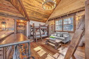 Fernseher, Kamin, Videospiele, Arbeitsbereiche