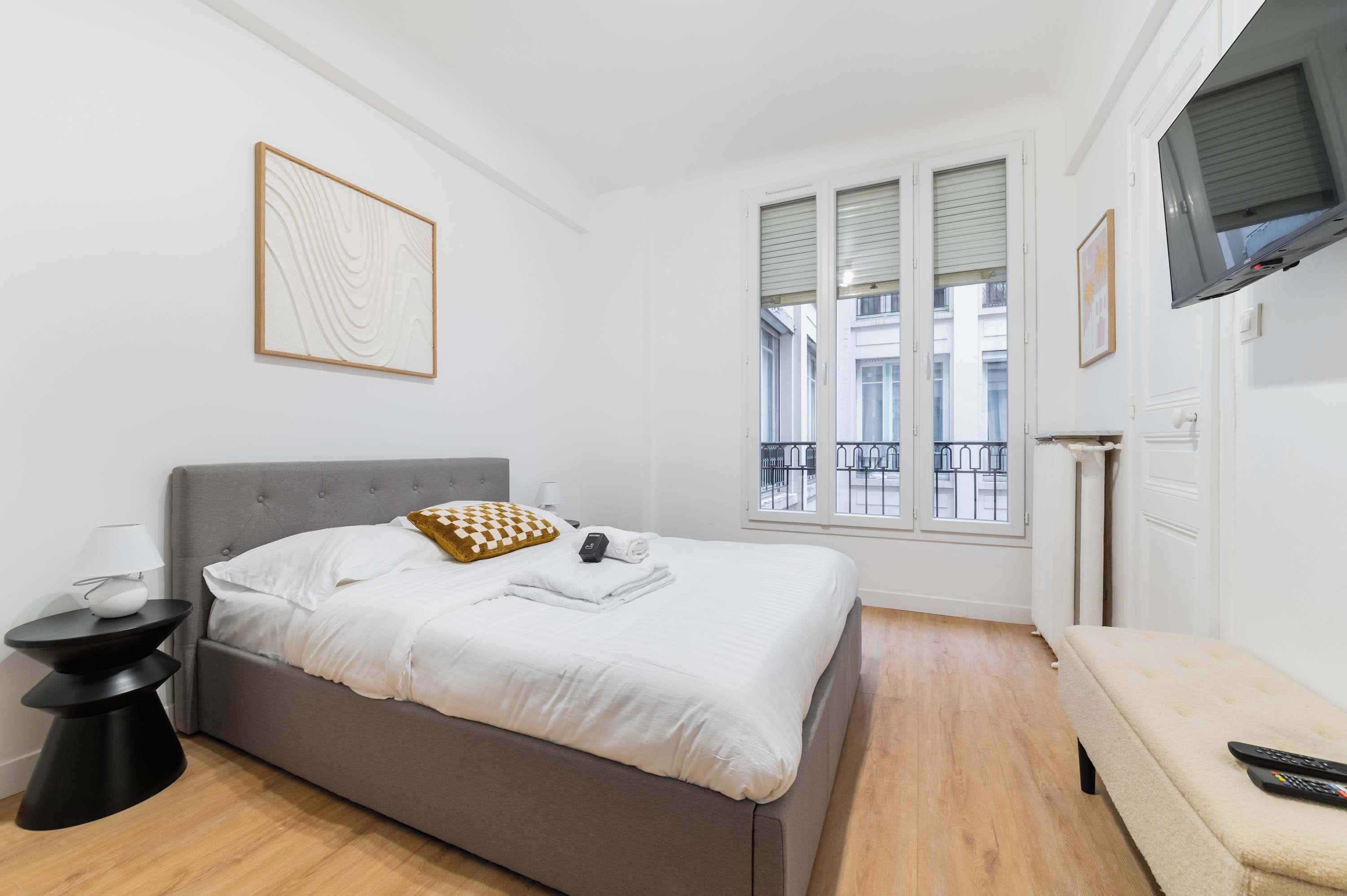 Iron/ironing board, WiFi, bed sheets