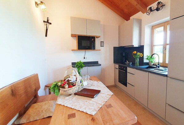 Highchair - Benedikt vacation apartment, 70 sqm, south-facing balcony, 2 bedrooms (Schechen)