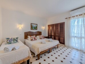 3 soverom, skrivebord og internettilgang