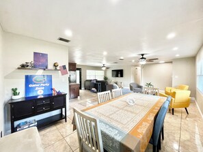 Interior - Spacious 4-bedroom house with Covered Private Pool in Gainesville (Gainesville)