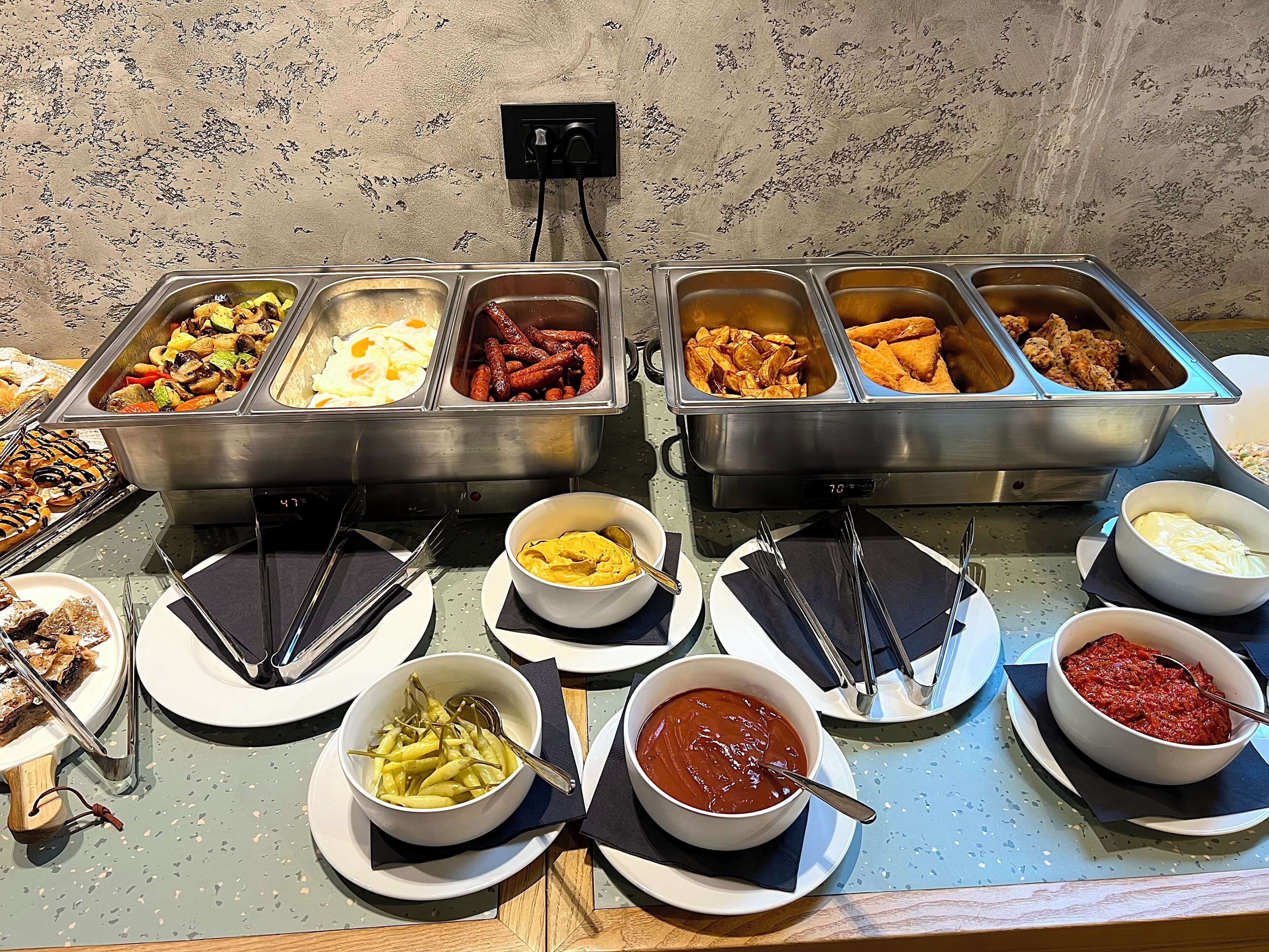 Free daily buffet breakfast 