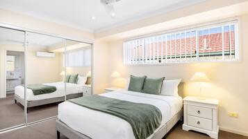 4 bedrooms, iron/ironing board, WiFi, bed sheets