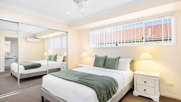 4 habitaciones, tabla de planchar con plancha, wifi y ropa de cama