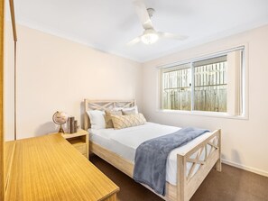 4 bedrooms, iron/ironing board, WiFi, bed sheets