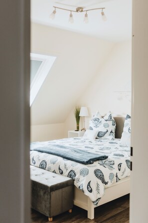 1 bedroom, travel crib, free WiFi, bed sheets - Coastal time-out - cozy vacation apartment on the North Sea. Furry friends welcome. (Wurster Nordseeküste)