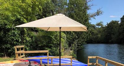 La Ravine, house on the banks of the loing for up to 6 people, with canoes and rowing boat.