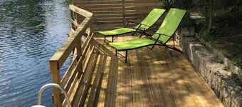 La Ravine, house on the banks of the loing for up to 6 people, with canoes and rowing boat.