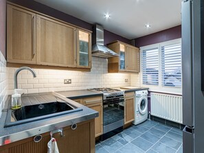 Réfrigérateur, micro-ondes, four, grille-pain