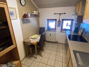 Fridge, oven, stovetop, dishwasher - Vacation apartment for 2 persons, 50 m², 1 separate bedroom, balcony (Inzell)