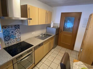 Réfrigérateur, four, plaque de cuisson, lave-vaisselle