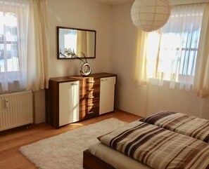 1 bedroom, bed sheets