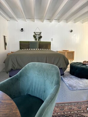 3 slaapkamers, een strijkplank/strijkijzer, wifi, beddengoed