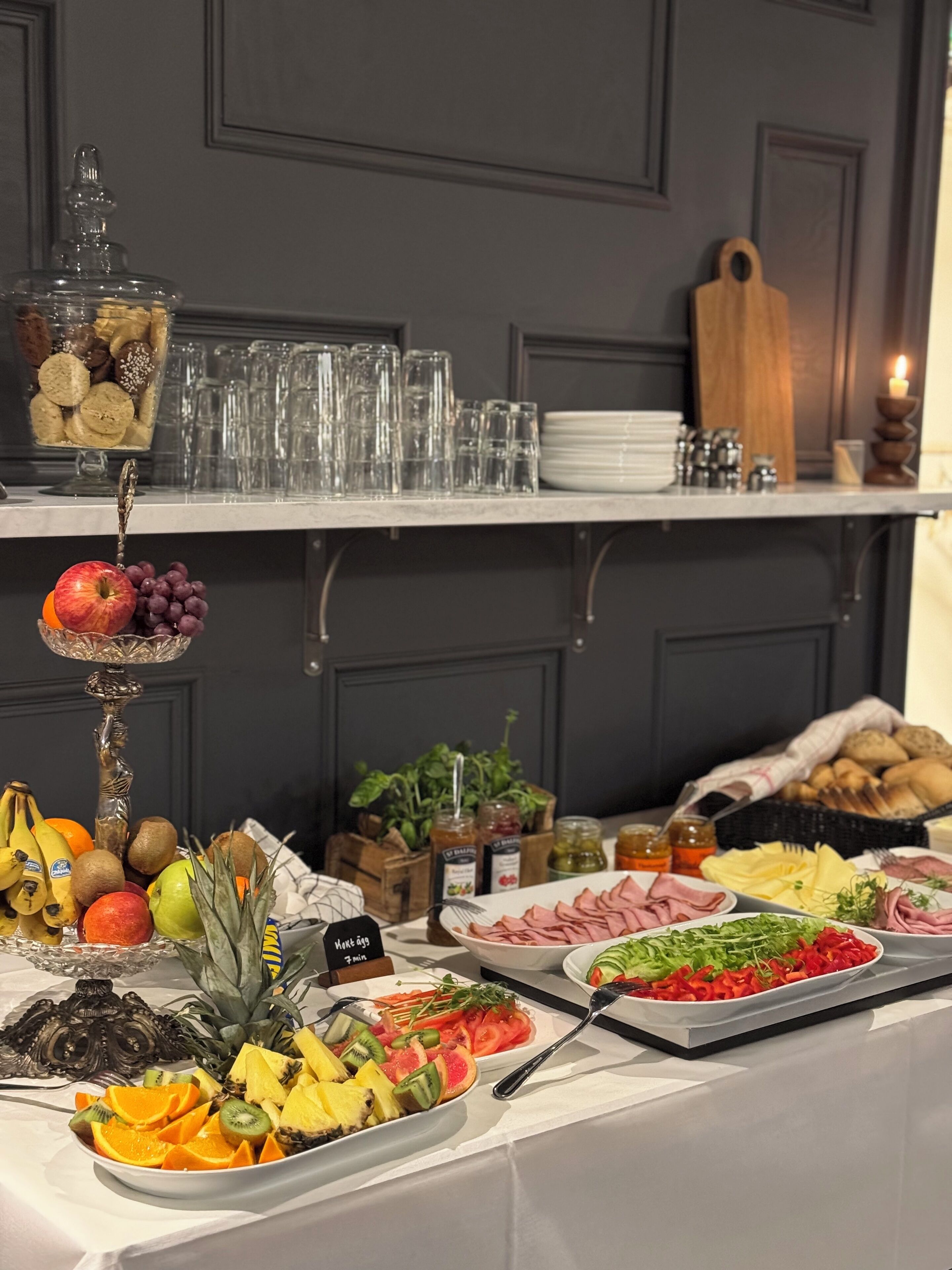 Gratis kontinental frukost varje dag 