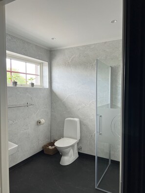 Double Room | Bathroom | Shower, towels, soap, shampoo