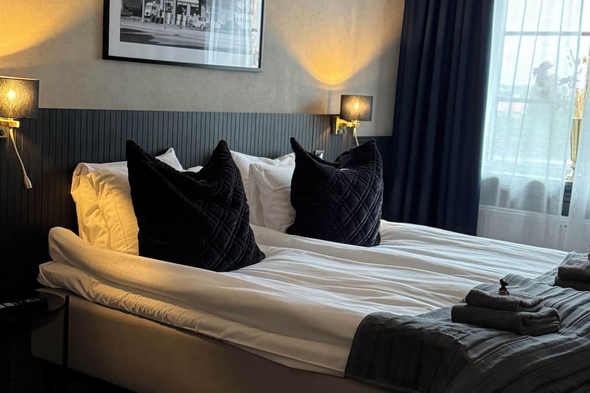 Quarto casal | Escrivaninha, Wi-Fi de cortesia