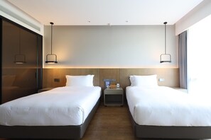 Basic Twin Room, Balcony, Hill View