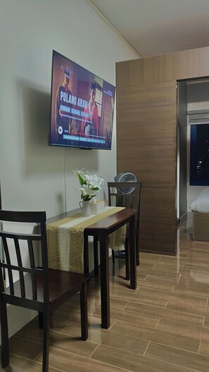 Dining - Skyline Escape Makati - Penthouse (Makati)